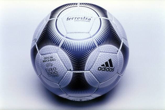 Der offizielle Spielball der EURO 2000 Fußball EM Herren Vorschau 1999 zur Europameisterschaft 2000, Niederlande Einzelbild