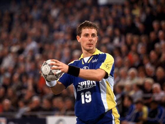 Alexander Bommes (Dormagen) konzentriert beim Siebenmeter Handball 1. BL Herren Saison 1999 2000, Einzelbild Ostseehalle Kiel Konzentration,