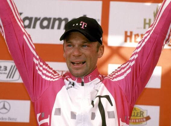 Kai Hundertmarck (Team Telekom, Deutschland) freut sich über seinen Sieg Radsport Herren Rund um den Henninger Turm 2000, Straßenradsport, Radrennen, Straßenrennen, Rad, Profi, Profis Einzelbild Frankfurt M. Glück, Freude,