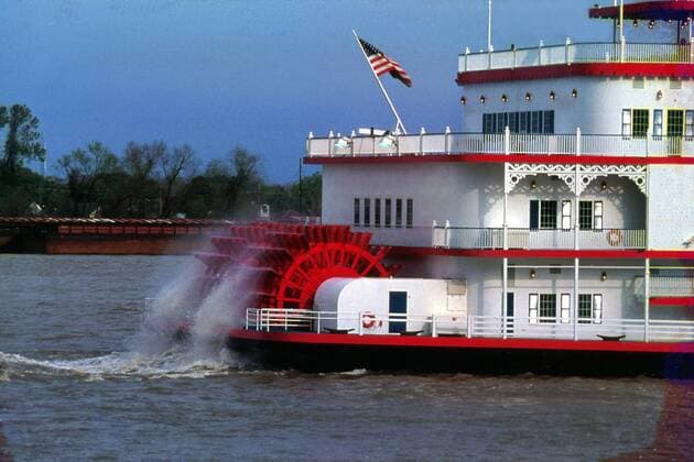 Mississippi-Schaufelraddampfer bei New Orleans Fußball WM Herren Weltmeisterschaft 1994, Reise, Reisen, Impressionen, Tourismus, Sightseeing, Sehenswürdigkeit Totale New Orleans