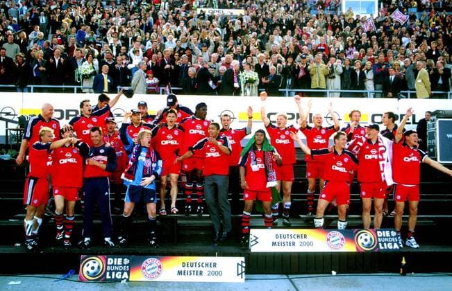 Der FC Bayern ist der Deutsche Meister 2000 Fußball 1. BL Herren Saison 1999 2000, FC Bayern München, Deutscher Meister, Meisterschaft, Meisterfeier Totale Olympiastadion München Freude,