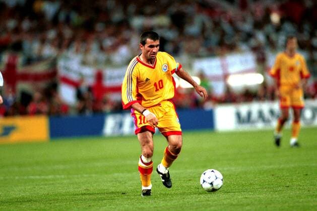 Gheorghe Hagi (Rumänien) am Ball Fußball WM Herren Weltmeisterschaft 1998, Länderspiel, Nationalmannschaft, Nationalteam, Nationaltrikot Einzelbild Stadium Municipal Toulouse  