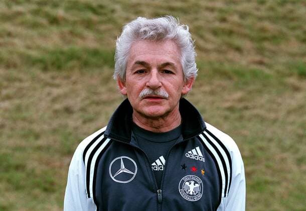 Physiotherapeut Adolf Katzenmeier (Deutschland) Fußball EM Herren Europameisterschaft 2000, Nationalmannschaft, Nationalteam, Nationaltrikot, Aufgebot, Vorstellung Porträt München