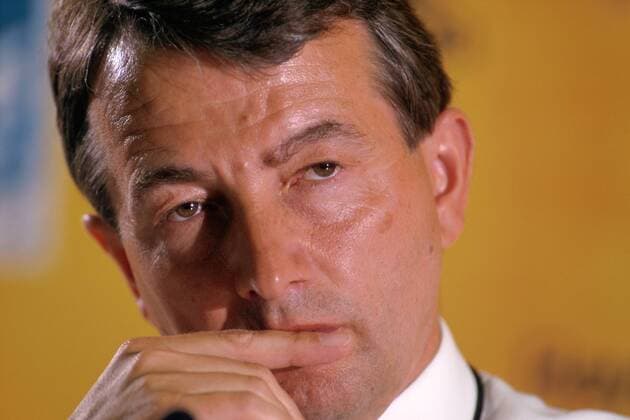 Wolfgang Niersbach (Deutschland), DFB-Direktor Medien, nachdenklich Fußball Länderspiel Herren Freundschaftsspiel 2000, Nationalmannschaft, Nationalteam Porträt Frankenstadion Nürnberg Nachdenklichkeit, Konzentration,