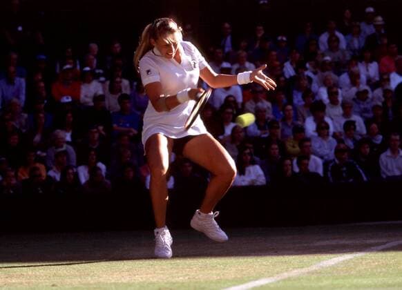 Mirjana Lucic (Kroatien) - Vorhand Tennis Damen All England Championships 1999, Grand Slam, WTA-Tour, Rasen, Rasenturnier, Rasentennis Einzelbild Wimbledon London Dynamik,