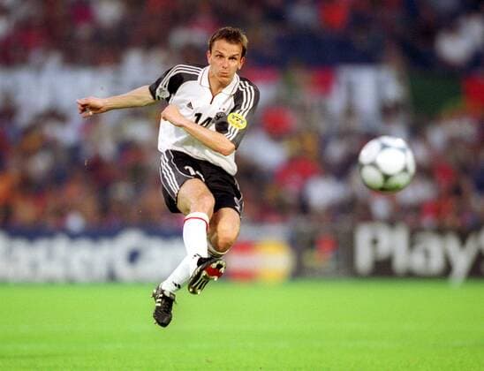 Dietmar Hamann (Deutschland) zieht kraftvoll ab Fußball EM Herren Europameisterschaft 2000, Gruppenspiel, Gruppe A, Länderspiel, Nationalmannschaft, Nationalteam Einzelbild De Kuip Stadion Rotterdam Dynamik,