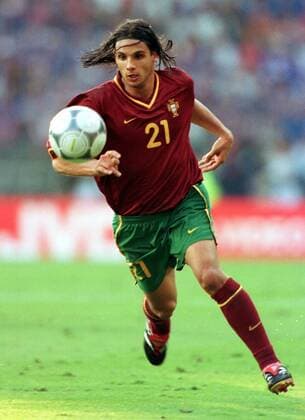 Nuno Gomes (Portugal) am Ball Fußball EM Herren Europameisterschaft 2000, Länderspiel, Nationalmannschaft, Nationalteam, Nationaltrikot, Halbfinale Einzelbild König-Baudouin-Stadion Brüssel Dynamik