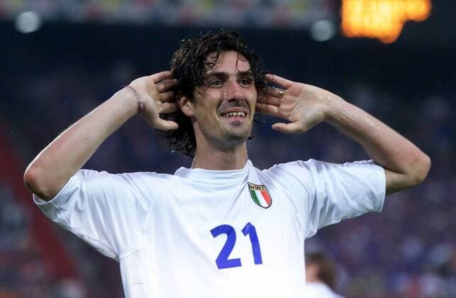 Marco Delvecchio (Italien) will seine Anhänger lauter jubeln hören Fußball EM Herren Europameisterschaft 2000, Nationalmannschaft, Nationalteam, Nationaltrikot, Länderspiel, Finale Einzelbild De Kuip Rotterdam Begeisterung, Freude,