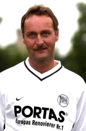 Fußball, Trainerhistorie, Kickers Offenbach Trainer Peter Neururer (Offenbach) Fußball Herren Regionalliga Süd, Saison 2000 2001, Offenbacher Kickers, Präsentation, Vorstellung, Porträttermin Porträt Offenbach