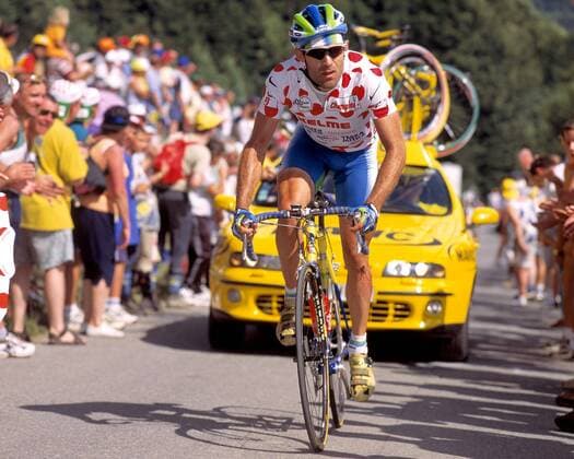 Santiago Botero (Kolumbien Kelme) geht am Anstieg aus dem Sattel Radsport Herren Tour de France 2000, Straßenradsport, Radrennsport, Straßenradrennsport, Radrennen, Straße, Rad Einzelbild Courchevel - Morzine
