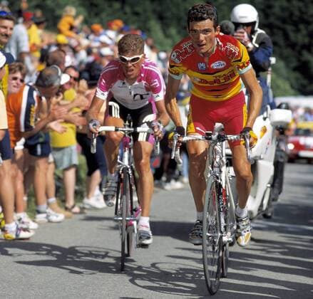 Richard Virenque (Frankreich Polti) führt vor Jan Ullrich (Deutschland Team Telekom) am Anstieg Radsport Herren Tour de France 2000, Straßenradsport, Radrennsport, Straßenradrennsport, Radrennen, Straße, Rad Gruppe Courchevel - Morzine