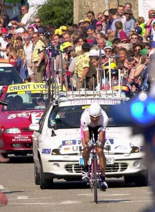 Jan Ullrich (Deutschland Team Telekom) beim Einzelzeitfahren in Freiburg Radsport Herren Tour de France 2000, 19. Etappe, Rad, Radrennen, Radrennsport, Straße, Straßenradsport Totale Fribourg-En-Brisgau - Mulhouse Dynamik,