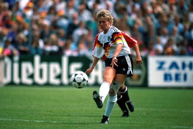 Kapitän Sylvia Neid (Deutschland) zieht ab Fußball EM Damen Europameisterschaft 1989, Nationalmannschaft, Frauennationalmannschaft, Nationalteam, Frauen Gruppe Osnabrück Dynamik,
