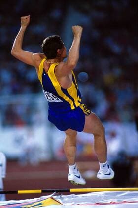Sergeij Bubka (Ukraine) bei einem mißlungenen Versuch (Serie 9 10) Leichtathletik WM Herren Weltmeisterschaft 1993, Stab, Stabhoch, Stabhochsprung Einzelbild Gottlieb-Daimler-Stadion Stuttgart