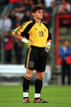 Torwart Iker Casillas (Spanien) skeptisch Fußball Länderspiel Herren Freundschaftsspiel 2000, Nationalmannschaft, Nationalteam, Nationaltrikot Einzelbild Skepsis