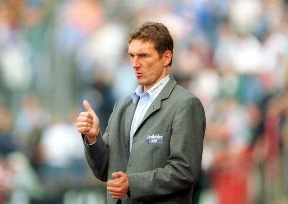 Trainer Stefan Grädler (Preussen Münster) ist mit seinem Team zufrieden Fußball Herren Regionalliga Nord, 3. Liga, Saison 2000 2001, Preußen Münster Einzelbild Preußenstadion Münster