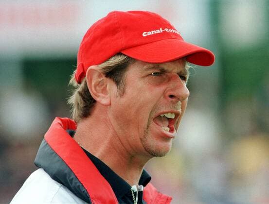 Trainer Uwe Erkenbrecher (Lübeck) ist ungehalten Fußball Herren Regionalliga Nord 2000 2001, 3. Liga, VfB Lübeck Porträt Alte Försterei, Stadion an der Wuhlheide Berlin Enttäuschung, Wut