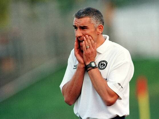 Fußball, Trainerhistorie, TeBe Berlin Trainer Mirko Slomka (TeBe) feuert seine Mannschaft an Fußball Herren Regionalliga Nord 2000 2001, 3. Liga, Tennis Borussia Berlin, Te Be, TB Einzelbild Mommsenstadion Berlin
