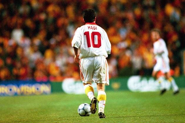 Gheorghe Hagi (Galatasaray) am Ball Fußball EC 3 Herren UEFA-Pokal 1999 2000, Europapokal, Europa, Cup, Finale, Galatasaray Istanbul Einzelbild Europacup-Endspiel, Parken Kopenhagen  