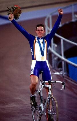 Robert Bartko (Deutschland) bei der Ehrenrunde nach der Siegerehrung Radsport OS Sommer Herren Olympische Sommerspiele 2000, Spiele, Olympia, Olympiade, Bahnrad, Bahnradsport, Bahn, Halle, Indoor Einzelbild Dunc Gray Velodrome, Bankstown Sydney Freude,