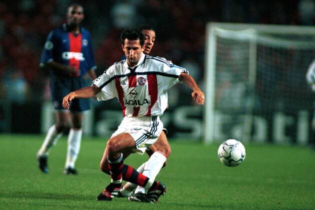 Hasan Salihamidzic (Bayern, vorn) und Peter Luccin (hi., PSG) im Duell Fußball EC 1 Herren Champions League 2000 2001, Paris St. Germain - FC Bayern München 1:0, St.Germain Gruppe Parc des Princes, Prinzenpark Paris Dynamik,