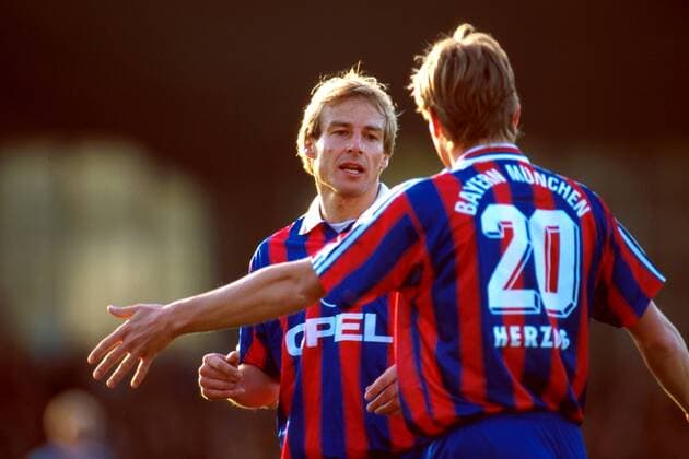 Jürgen Klinsmann (li). im Gespräch mit Andreas Herzog (beide Bayern) Fußball 1. BL Herren Saison 1995 1996, FC Bayern München Gruppe Wilhelm-Koch-Stadion am Millerntor Hamburg