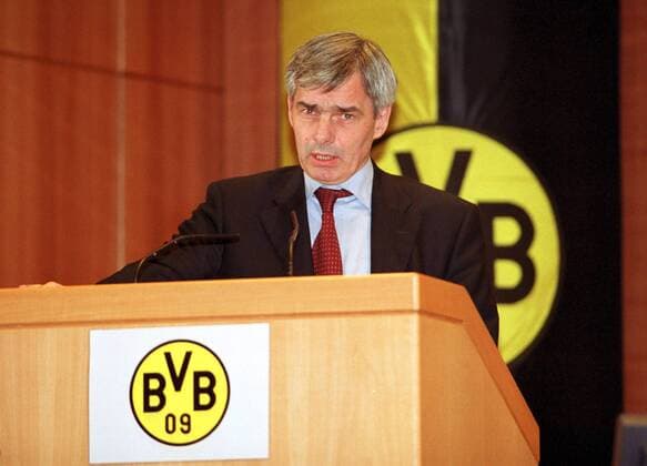Manager Michael Meier (BVB) spricht auf der Pressekonferenz zum Börsengang seines Vereines Fußball 1. BL Herren Saison 2000 2001, Borussia Dortmund, Einzelbild Börse Frankfurt M.