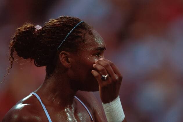 Venus Williams (USA) nachdenklich Tennis Damen US Open 2000, Grand Slam, WTA-Tour, Hartplatz, Hardcourt, Hartplatztennis, Hartplatzturnier Einzelbild Flushing Meadow New York Nachdenklichkeit,