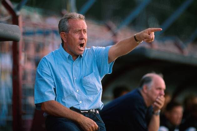 Fußball, Trainerhistorie, TeBe Berlin Trainer Eckhard Krautzun (St.Pauli) gibt die Richtung an Fußball 2. BL Herren Saison 1997 1998, FC St. Pauli, Saisonvorbereitung, Test, Testspiel Einzelbild Wilhelm-Koch-Stadion am Millerntor Hamburg Spannung, Ungeduld