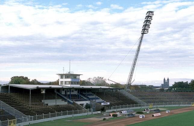 Fußball, Stadiongeschichte 1. FC Magdeburg Ernst-Grube-Stadion (Magdeburg) Fußball Herren Oberliga Nordost Staffel Süd 2000 2001, 1. FC Magdeburg, Vdig Totale Ernst-Grube-Stadion Magdeburg Leere