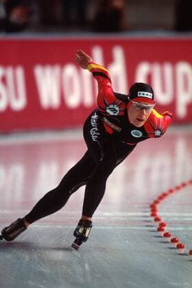 Gunda Niemann-Stirnemann (Deutschland) Eisschnellauf Damen Weltcup 2000 2001, Welt-Cup, Worldcup, World, WC, Eisschnellaufen, Eisschnelllaufen, 3000m, 3000 m Einzelbild Sportforum Hohenschönhausen Berlin Dynamik