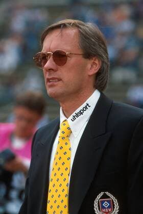 Manager Bernd Wehmeyer (HSV) skeptisch Fußball 1. BL Herren Saison 1996 1997, München - Hamburger SV 2:1, Hamburg Porträt Olympiastadion München Skepsis,