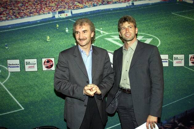Teamchef Rudi Völler (li.) und Bundestrainer Michael Skibbe (Deutschland) Fußball Herren DFB-Pressekonferenz 2000, Vorstellung, Präsentation, Pressetermin, Nationalmannschaft, Nationalteam Gruppe Müngersdorfer Stadion Köln Harmonie Freude, Kameradschaft