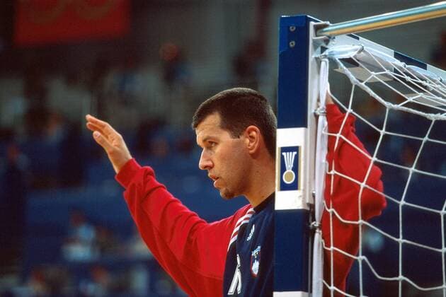 Torwart Arpad Sterbik (Jugoslawien) am Pfosten Handball OS Sommer Herren Olympische Spiele, Sommerspiele 2000, Olympia, Olympiade, Vorrunde, Länderspiel Einzelbild The Dome and Pavilions Sydney