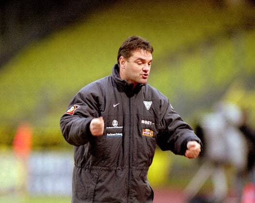 Fußball, Trainerhistorie, Alemannia Aachen Trainer Eugen Hach (Aachen) wütend Fußball 2. BL Herren Saison 2000 2001, 1. FC Nürnberg - Alemannia Aachen 6:1, Vneg Einzelbild Frankenstadion Nürnberg Wut,