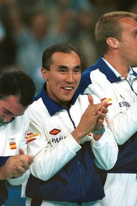 Talant Dujshebaev (Spanien) freut sich über Platz 3 Handball OS Sommer Herren Olympische Spiele 2000; Sommerspiele, Olympiade, Olympia, Spiel um Platz 3, Länderspiel Einzelbild The Dome and Pavillons 3 Sydney Freude,