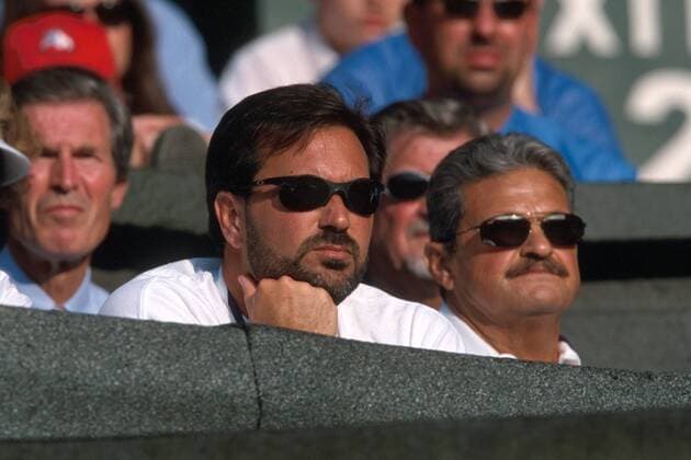 Spieler-Vater Nick Philippoussis (Australien, re.) und Trainer Mike de Palmer (USA) auf der Tribüne Tennis Herren All England Championships 2000, Grand Slam, ATP-Tour, Rasen, Rasenplatz, Rasentennis, Rasenturnier Gruppe Wimbledon London