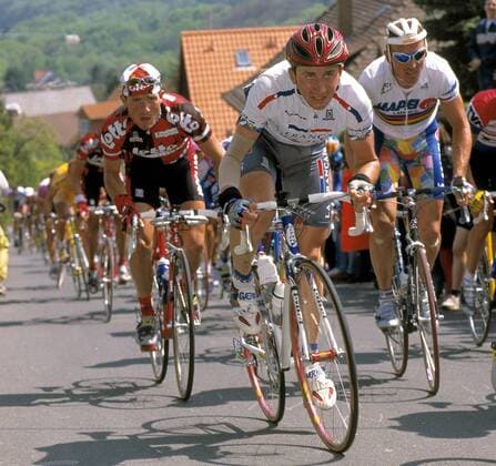 Davide Rebellin (Italien La Francaise des Jeux) am Anstieg, re. Johan Museeuw (Mapei-GB) Radsport Herren Rund um den Henninger Turm 1997, Radrennsport, Straßenradrennsport, Straßenradsport, Rad, Straße Gruppe Frankfurt M.