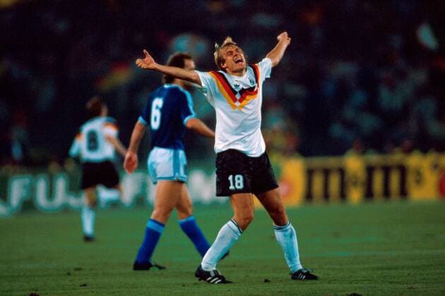 Jürgen Klinsmann (Deutschland) glücklich Fußball WM Herren Weltmeisterschaft 1990, Finale, Länderspiel, Nationalmannschaft, Nationalteam, Nationaltrikot Einzelbild Stadio Olimpico, Olympiastadion Rom Glück Freude