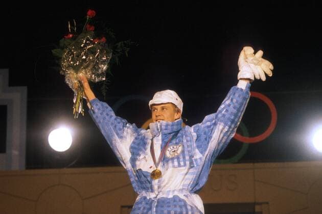 Olympiasieger Matti Nykänen (Finnland) jubelnd auf dem Siegerpodest Skispringen OS Winter Herren Olympische Spiele 1988, Winterspiele, Olympia, Olympiade, Ski Nordisch, Nordischer Skisport, Vdia Einzelbild Calgary Freude,