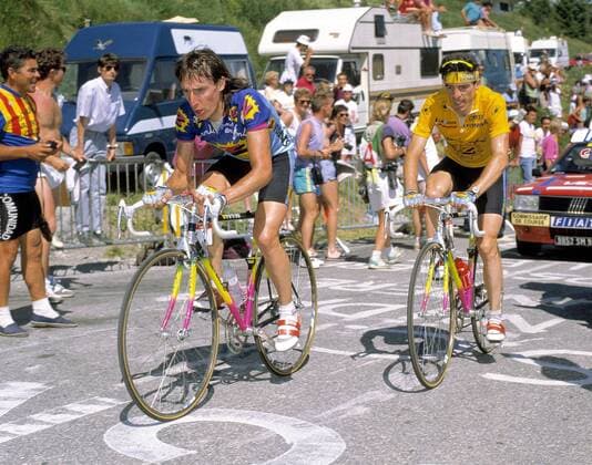 Robert Millar (li., Großbritannien) leistet für den Mann in Gelb Ronan Pensec (Frankreich beide Z) die Führungsarbeit Radsport Herren Tour de France 1990, Radrennsport, Straßenradsport, Straßenradrennsport, Rad, Straße, Radrennen Gruppe Straßenrennen st. Gervais - Alpe d Huez