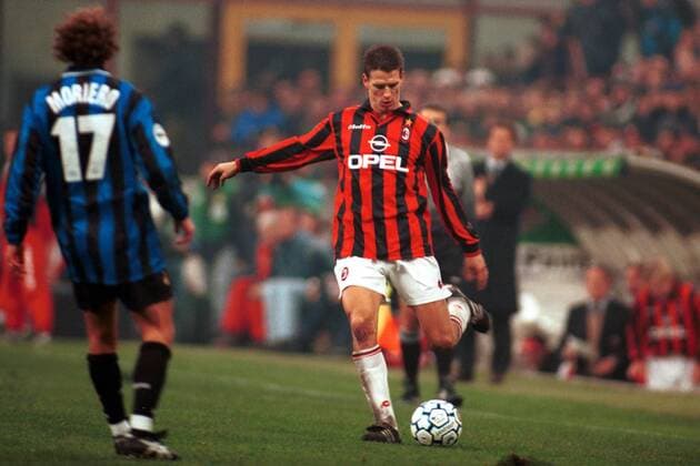 Christian Ziege (Milan, re.) am Ball Fußball Herren Serie A 1997 1998, 1. italienische Liga, AC Mailand - Internazionale Mailand 2:2, Inter Gruppe Stadio Giuseppe Meazza, San Siro Mailand