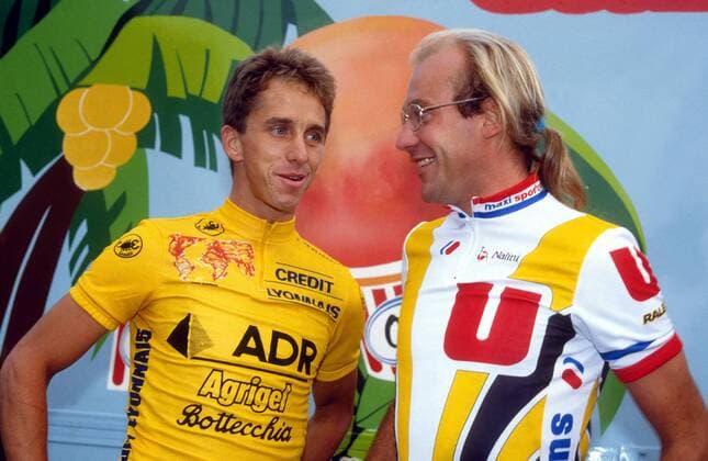 Greg LeMond (li., USA ADR) und Laurent Fignon (Frankreich Systeme U) im Gespräch Radsport Herren Tour de France 1989, Straßenradsport, Radrennsport, Straßenradrennsport, Rad, Straße Gruppe Paris