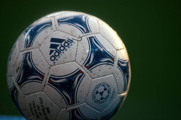 adidas-Fußball Fußball 1. BL Herren Saison 1998 1999 Einzelbild