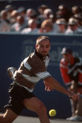Andre Agassi (USA) - Rückhand Tennis Herren US Open 1995, Grand Slam, ATP-Tour, Hartplatz, Hardcourt, Hartplatztennis, Hartplatzturnier Einzelbild Flushing Meadow New York Dynamik,