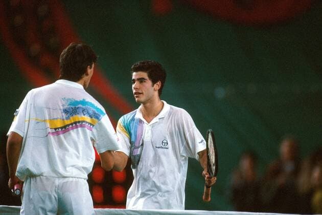 Pete Sampras (USA, re.) und Goran Ivanisevic (Jugoslawien) - shake hands Tennis Herren Grand Slam Cup 1990, ATP-Tour, Halle, Indoor, Hallentennis, Hallenturnier Gruppe München Kameradschaft