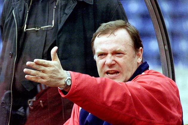 Fußball, Trainerhistorie, SSV Ulm 1846 Trainer Hermann Gerland (Ulm) unzufrieden Fußball 2. BL Herren Saison 2000 2001, Hannover - SSV Ulm 2:0 Einzelbild Niedersachsenstadion Hannover Ungeduld, Spannung,