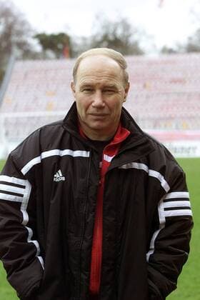 Trainer Karsten Wettberg (Regensburg) Fußball Herren Regionalliga Süd 2000 2001, 3. Liga, Karlsruhe - SSV Jahn Regensburg 2:0, Vdig Porträt Wildparkstadion Karlsruhe