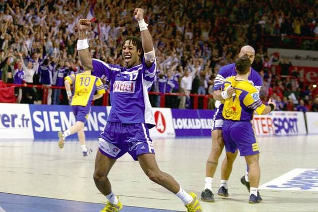 Jackson Richardson (Frankreich) jubelt Handball WM Herren Weltmeisterschaft 2001, Länderspiel, Finale, Endspiel: Frankreich - Schweden 28:25 n.V. Gruppe Paris-Bercy Glück Freude, Begeisterung,  
