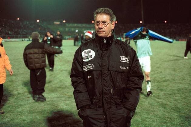 Trainer Eberhard Vogel (1. FC Magdeburg) Fußball Herren Oberliga Nordost-Süd, Saison 2000 2001, DFB-Pokal, Pokalspiel: 1. FC Magdeburg Einzelbild Ernst-Grube-Stadion Magdeburg